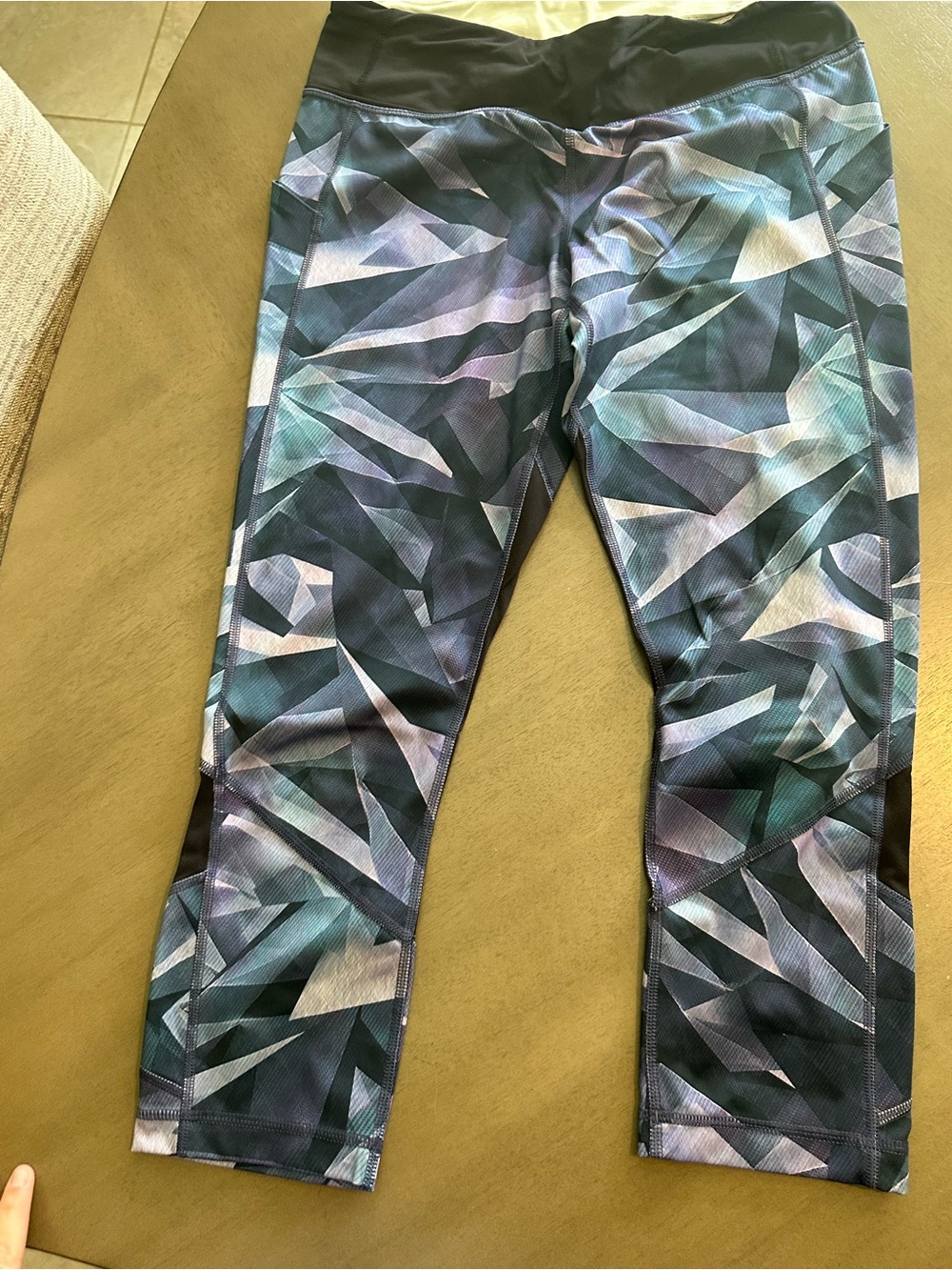lululemon athletica Geometric Capri Leggings in Teal & Black